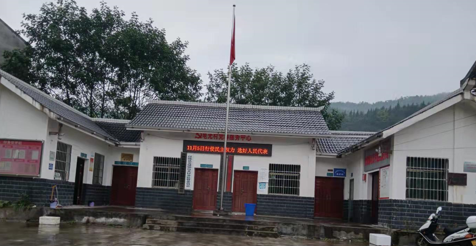 辖区简介金城镇电光村位于金城镇东部距金城镇政府约2公里,东靠日兴镇