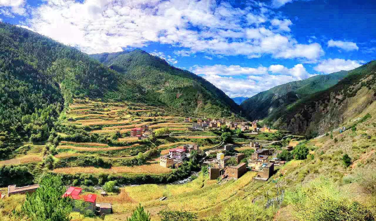 辖区简介地理概况:雅江县呷拉镇苦乐村,地处雅江县西北方向,雅砻江上