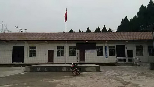 建在小院镇李子村5社,与黄桷村,回龙镇铁门坎村,小湾村,安岳县华严镇